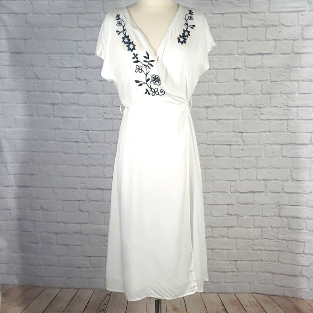 New Hazel Floral Embroidered Wrap Midi Dress White  Navy Size S